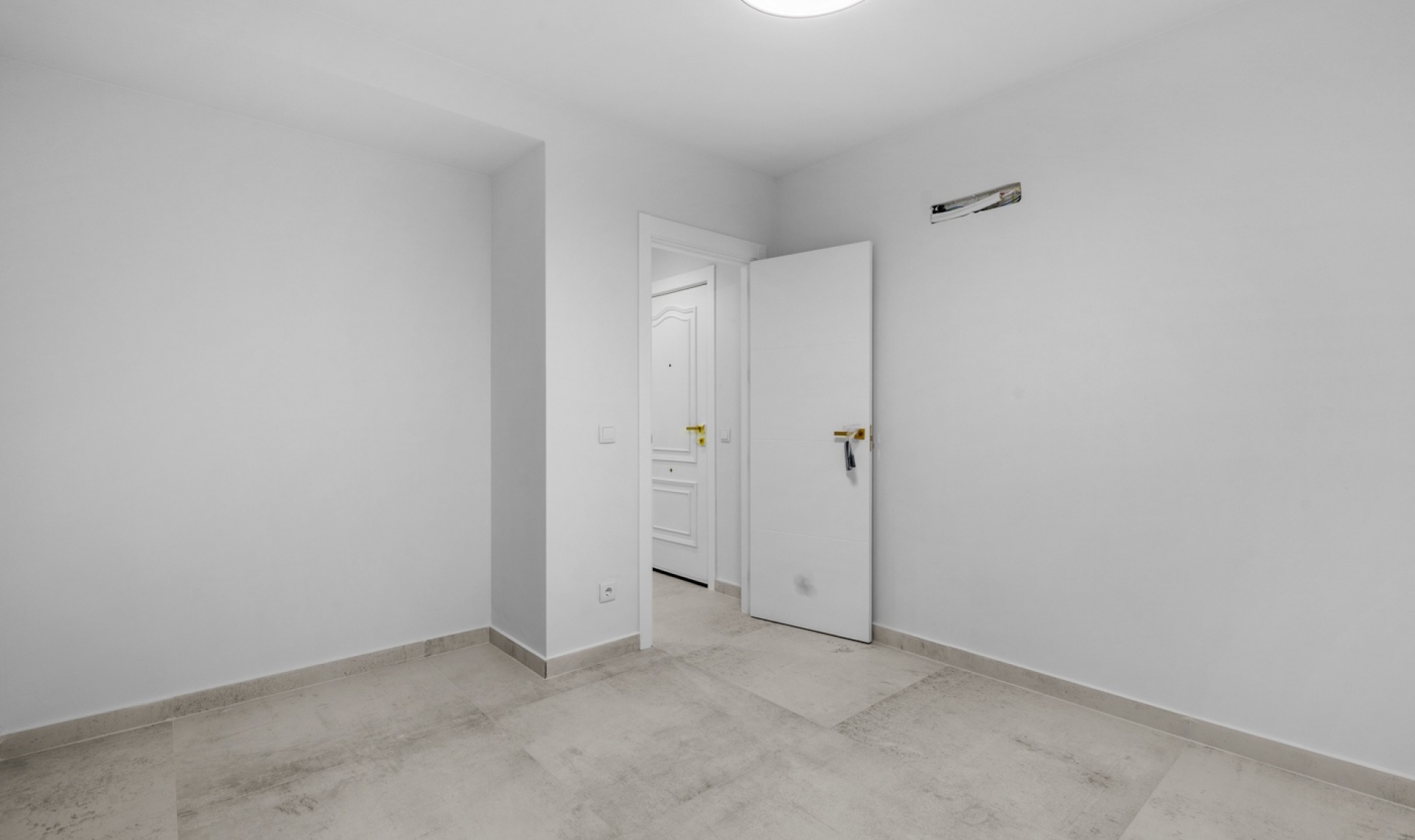 Resale - Apartment -
Torrevieja - Playa del Acequión
