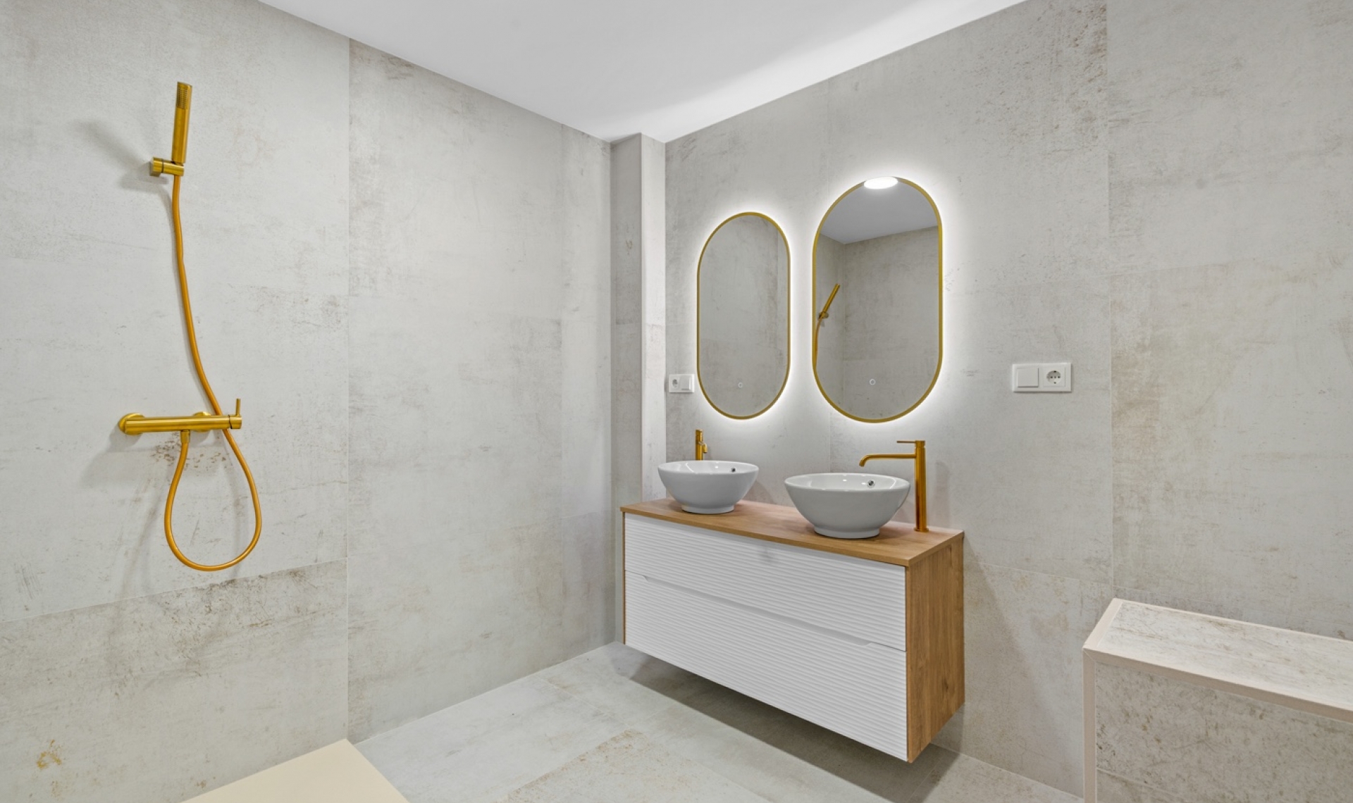 Resale - Apartment -
Torrevieja - Playa del Acequión