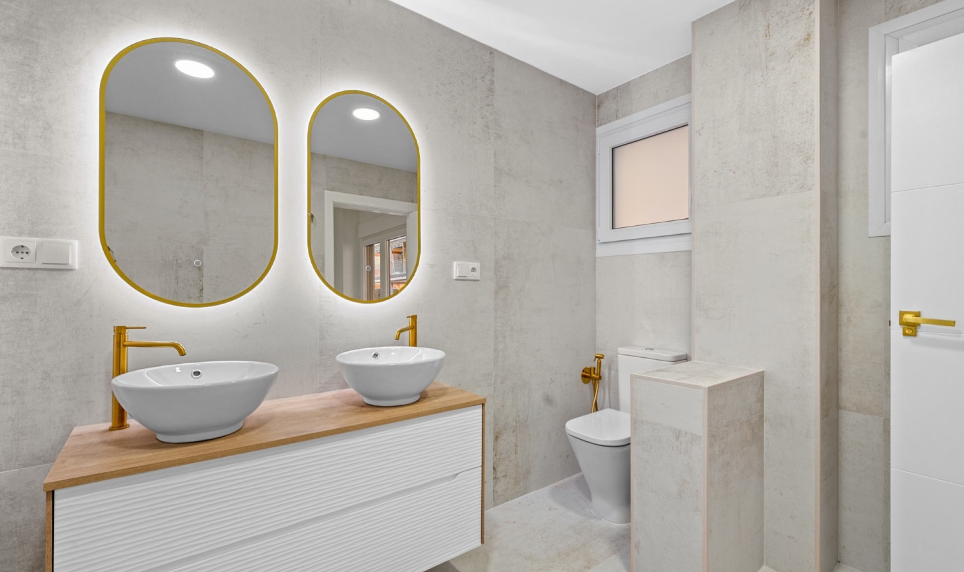 Resale - Apartment -
Torrevieja - Playa del Acequión