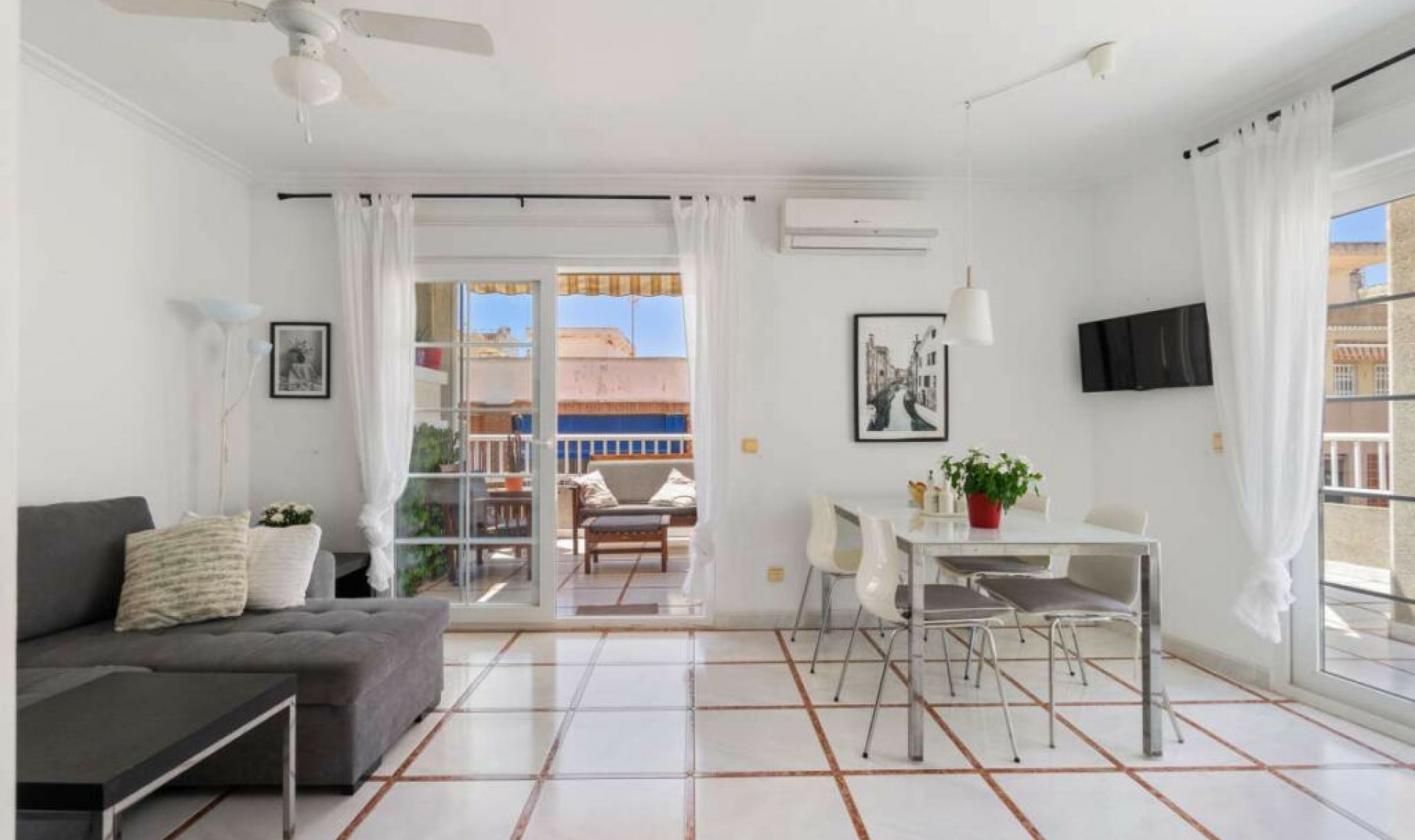 Resale - Apartment -
Torrevieja