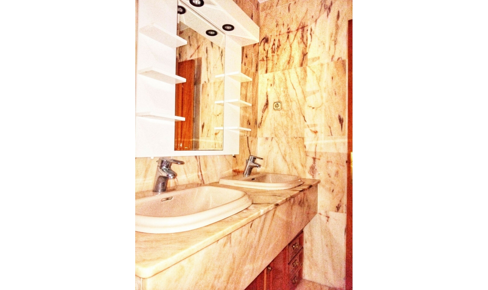 Resale - Apartment -
Torrox Costa