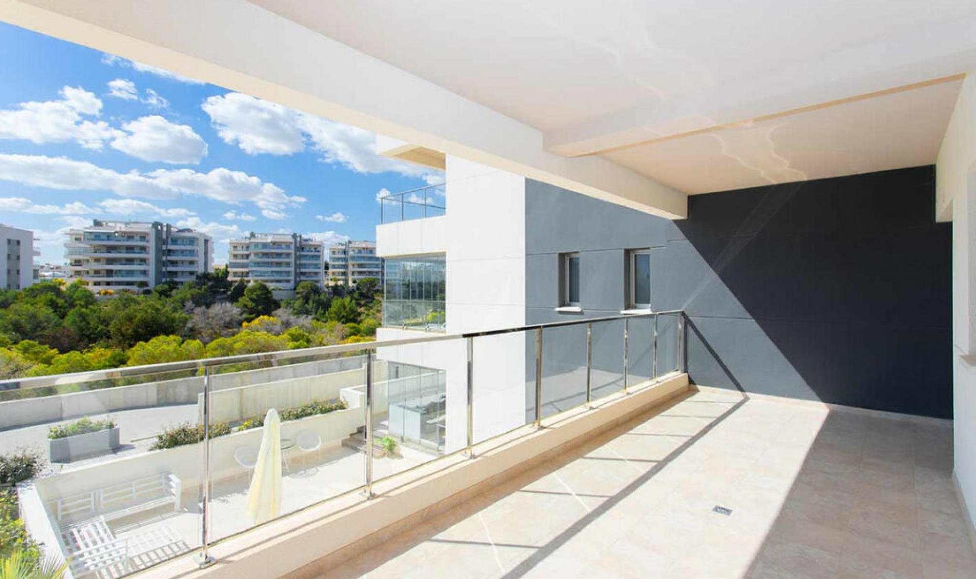 Resale - Apartment -
Villamartín