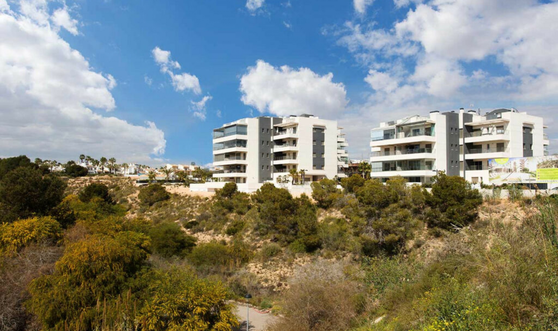 Resale - Apartment -
Villamartín