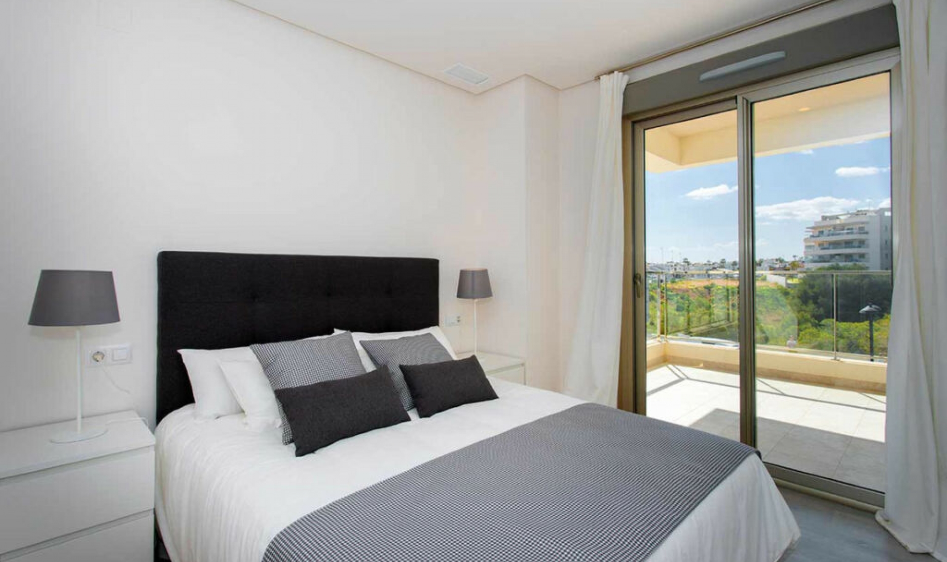 Resale - Apartment -
Villamartín