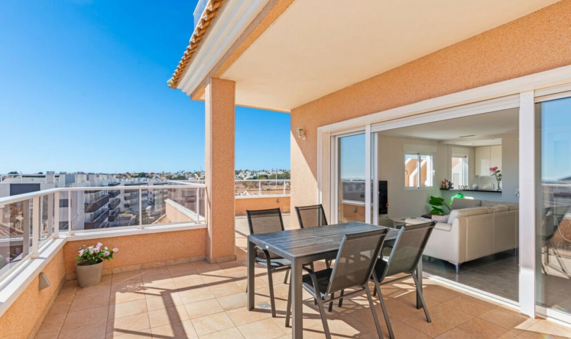 Resale - Apartment -
Villamartín