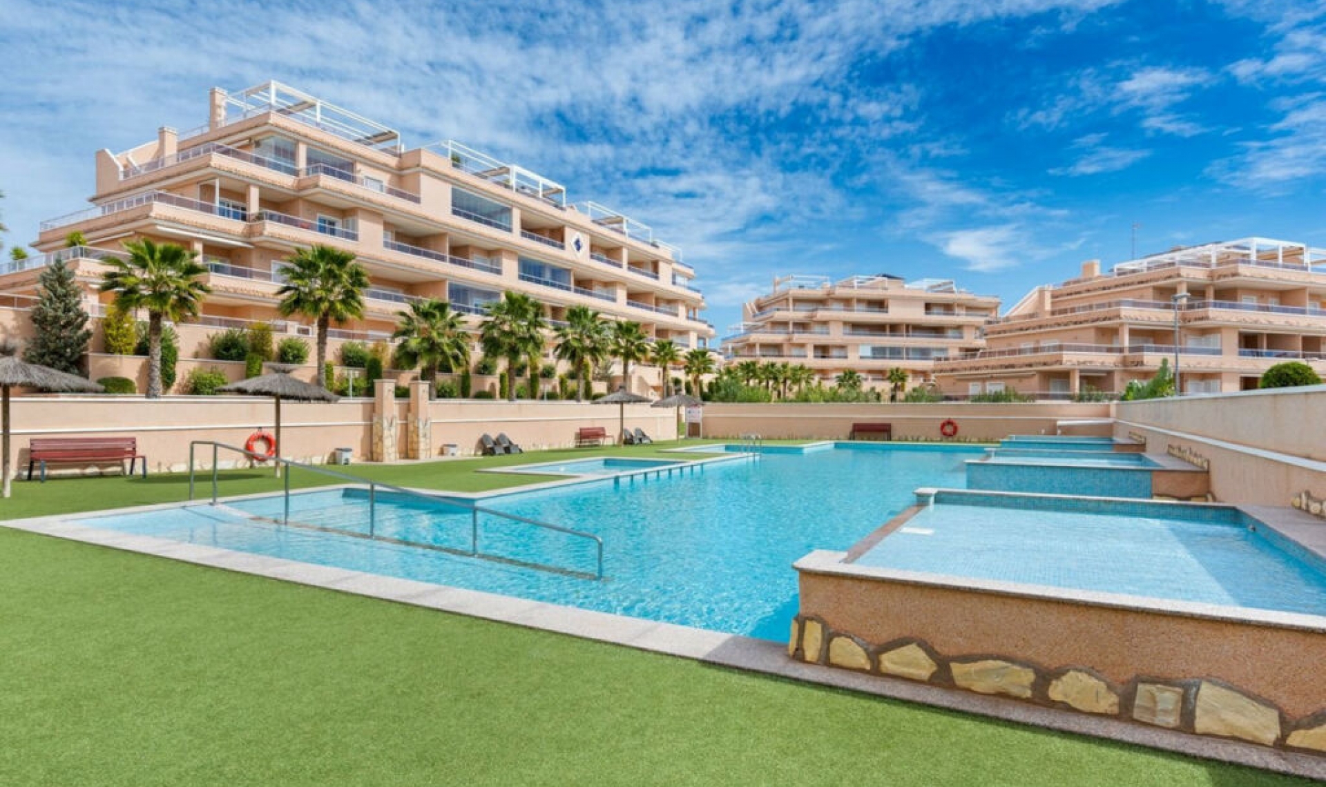 Resale - Apartment -
Villamartín