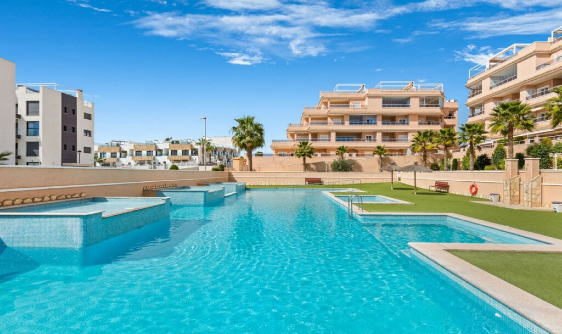 Resale - Apartment -
Villamartín