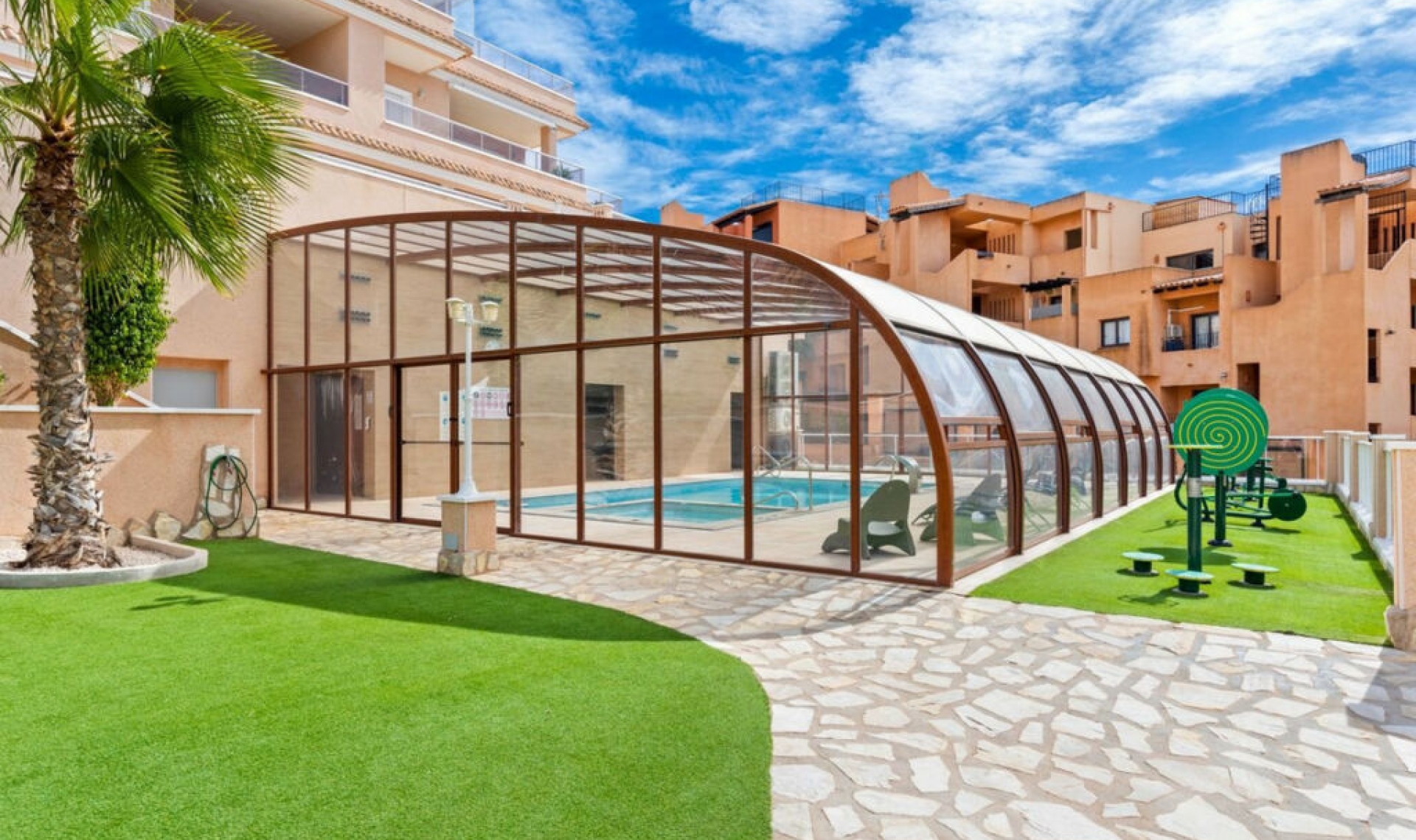 Resale - Apartment -
Villamartín