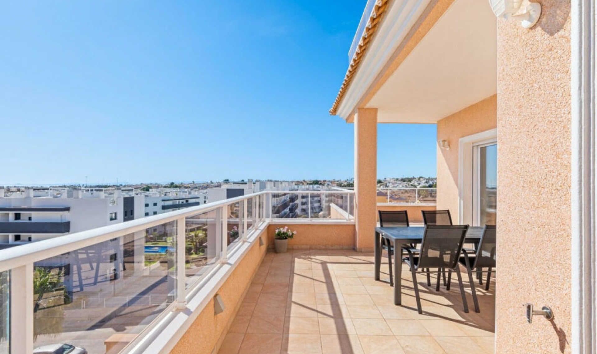 Resale - Apartment -
Villamartín