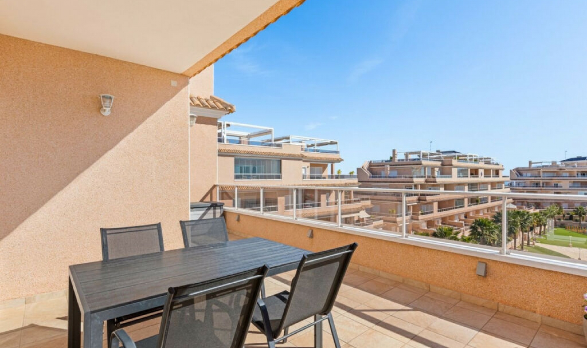Resale - Apartment -
Villamartín