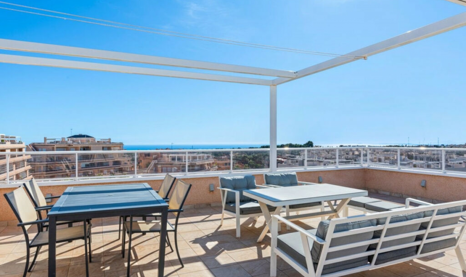 Resale - Apartment -
Villamartín