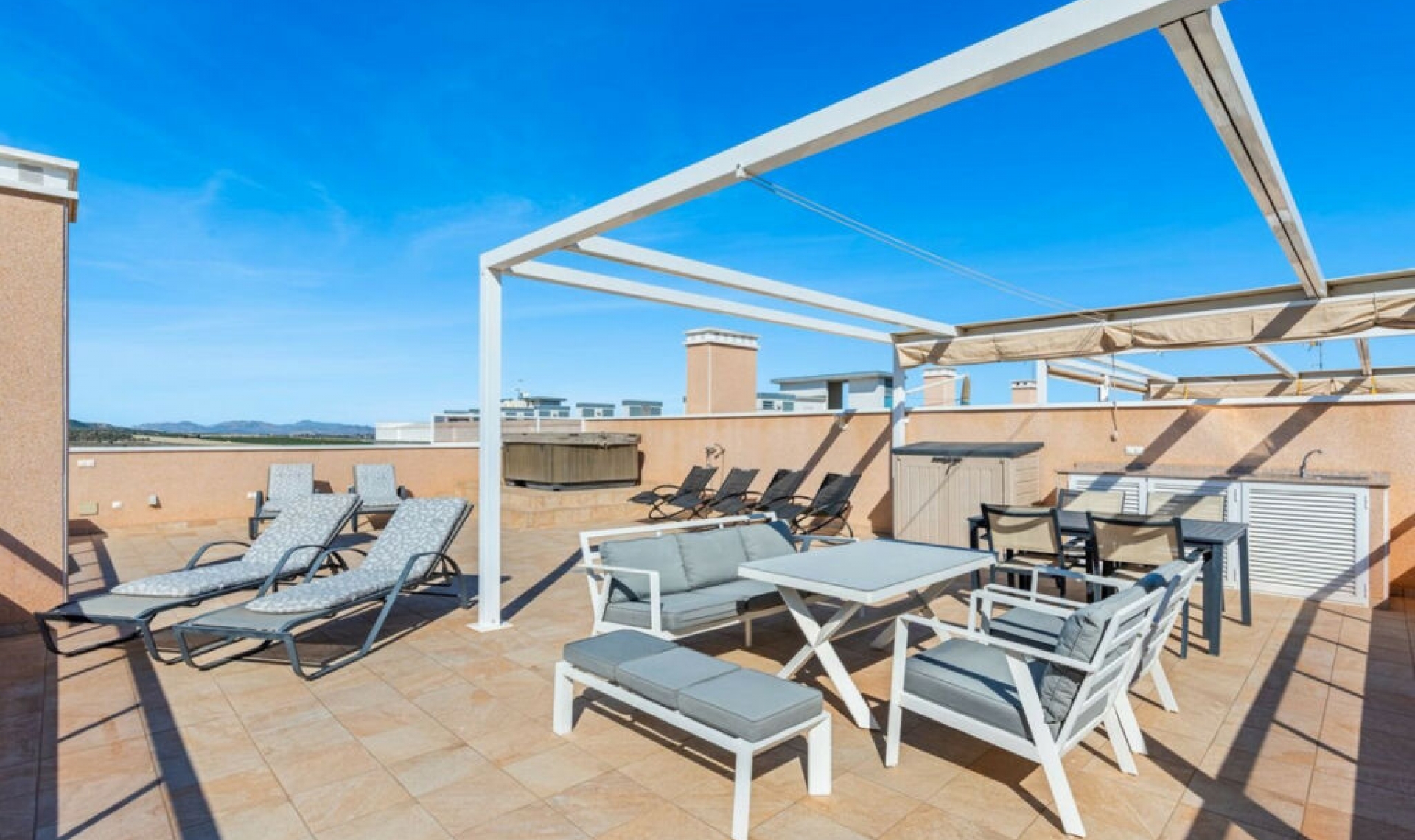 Resale - Apartment -
Villamartín