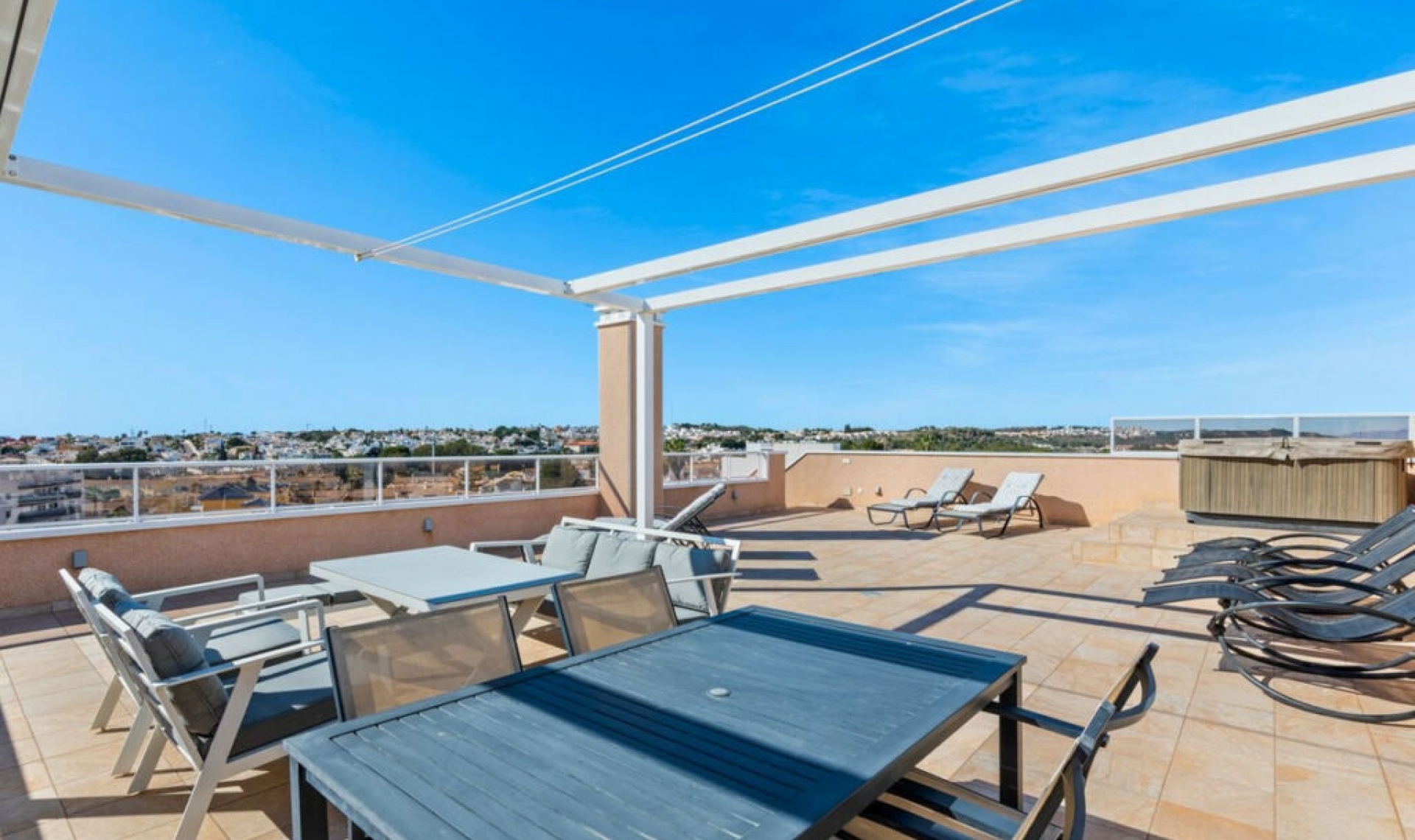 Resale - Apartment -
Villamartín