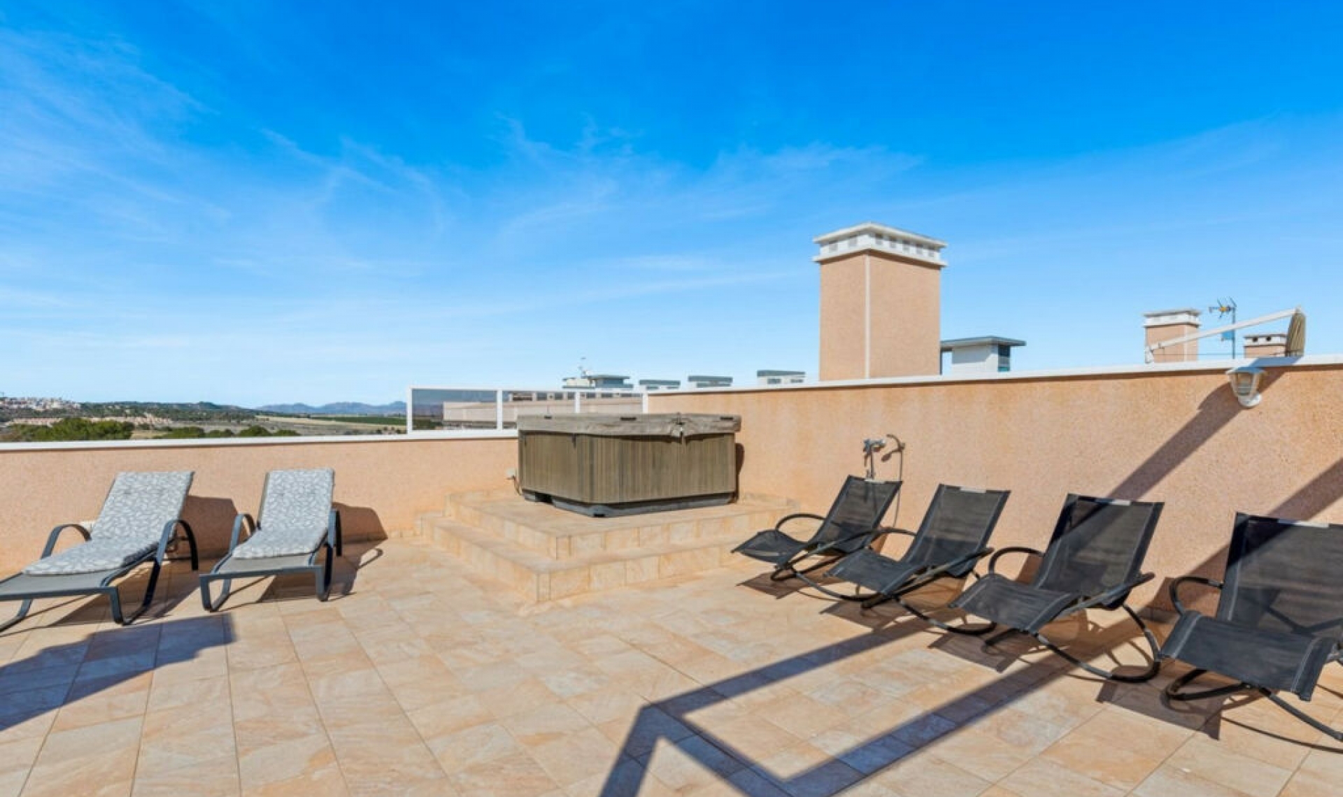 Resale - Apartment -
Villamartín
