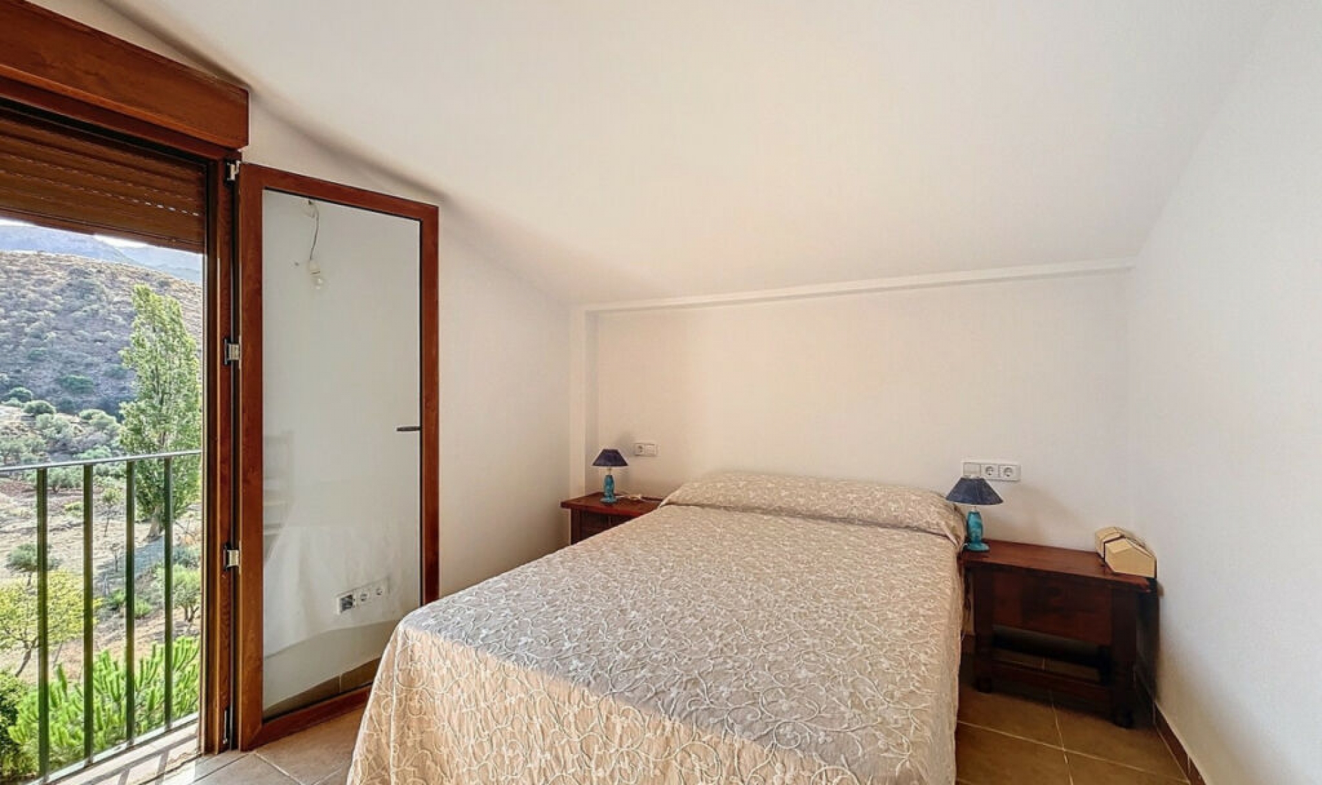 Resale - House -
Alcaucín