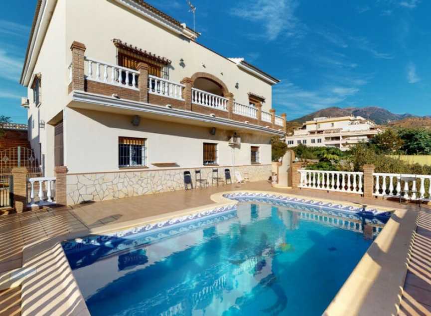 Resale - House -
Alcaucín