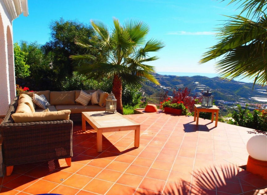 Resale - House -
Algarrobo