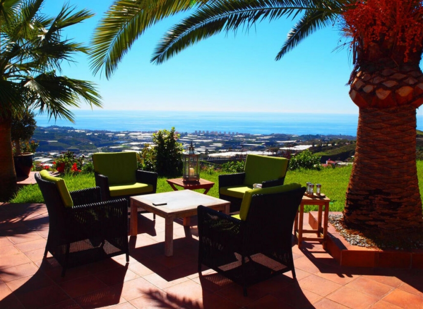Resale - House -
Algarrobo
