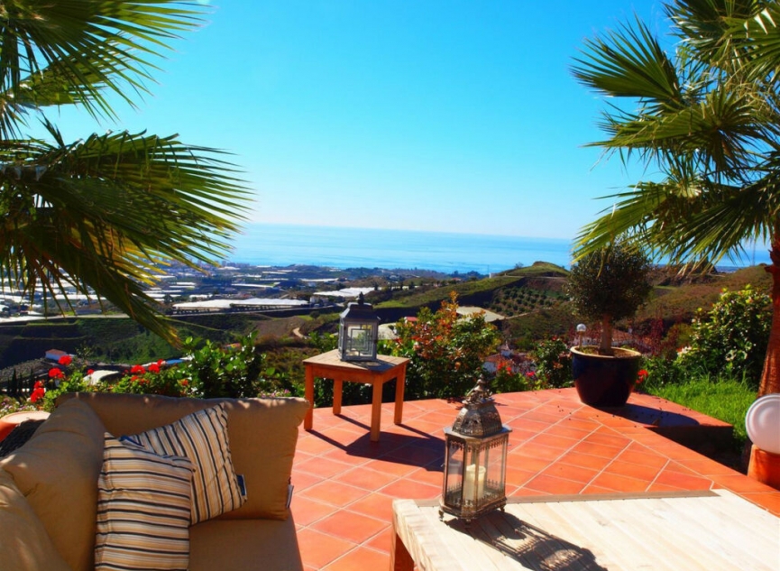 Resale - House -
Algarrobo