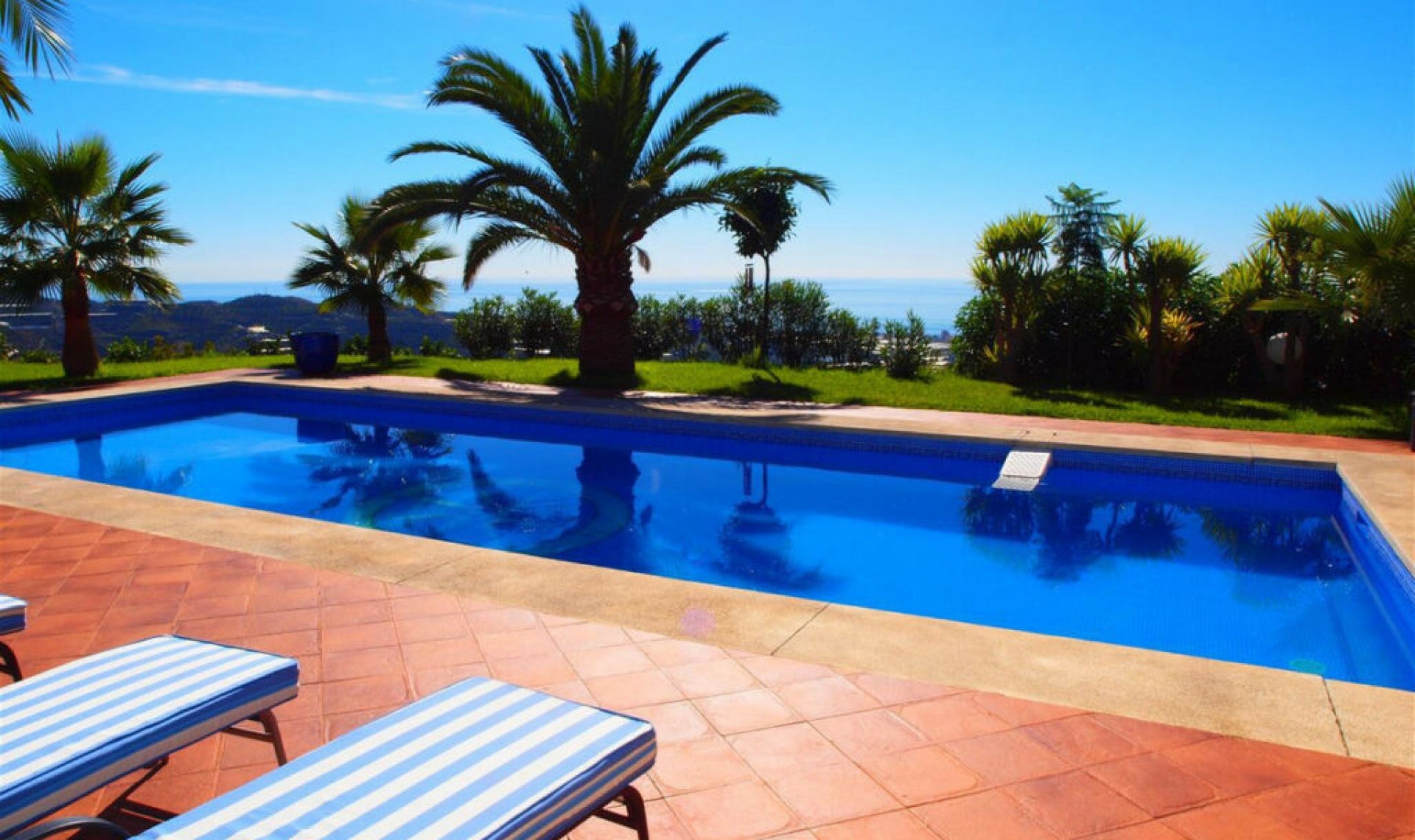 Resale - House -
Algarrobo