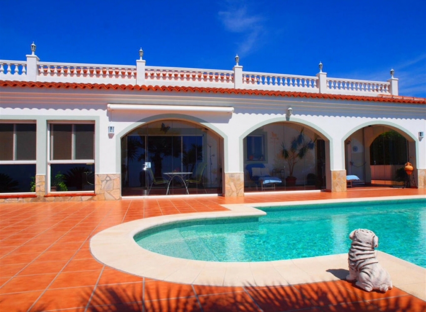 Resale - House -
Algarrobo