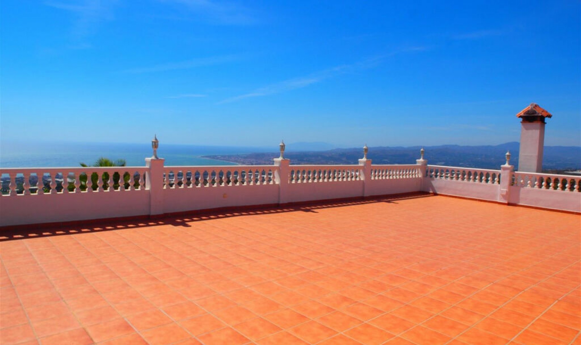 Resale - House -
Algarrobo