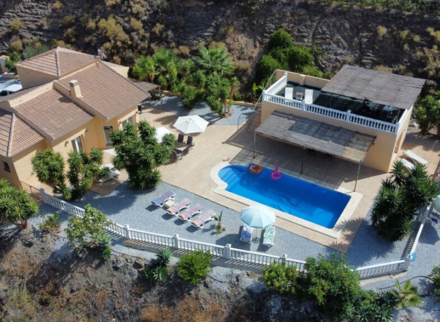 Resale - House -
Algarrobo