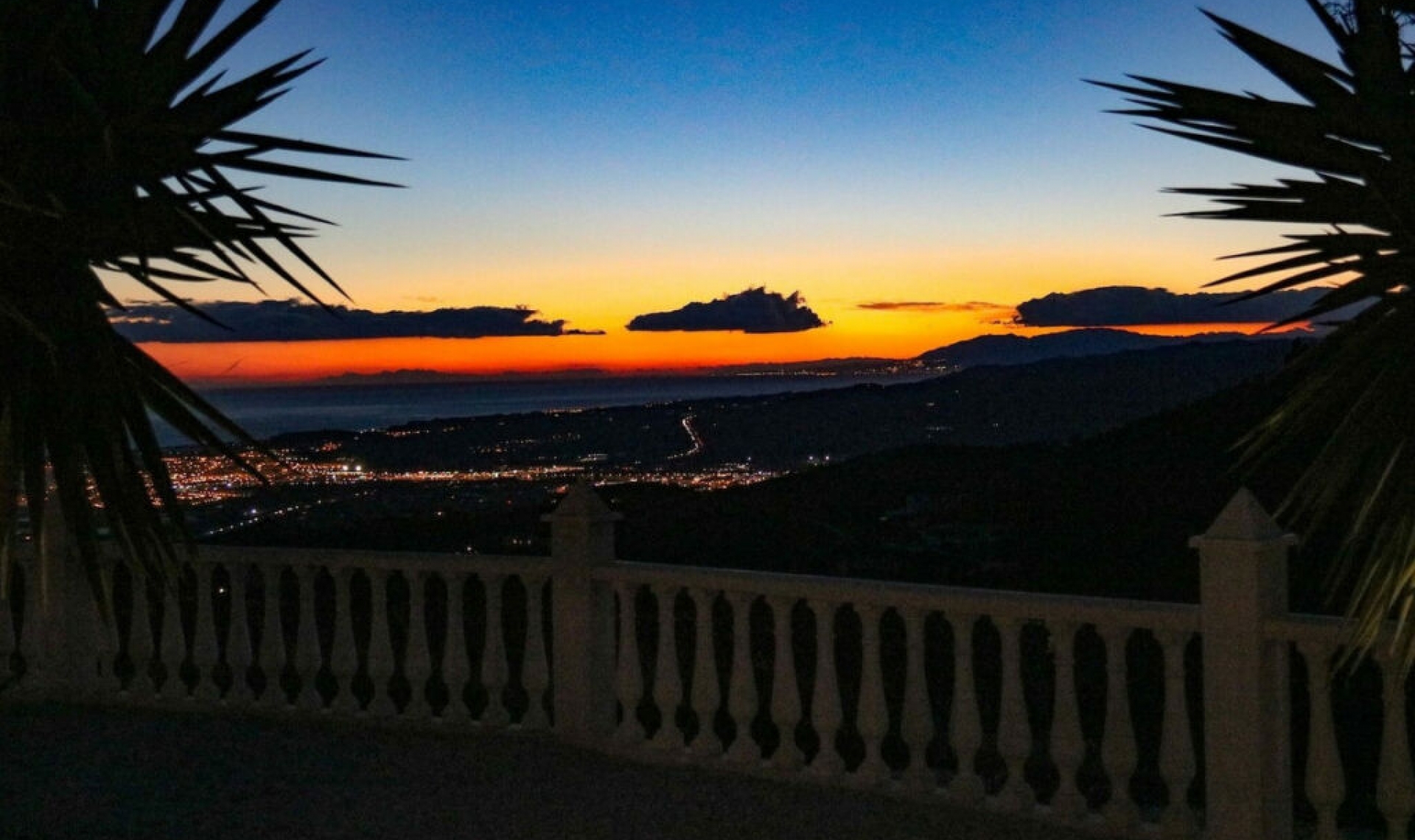 Resale - House -
Algarrobo