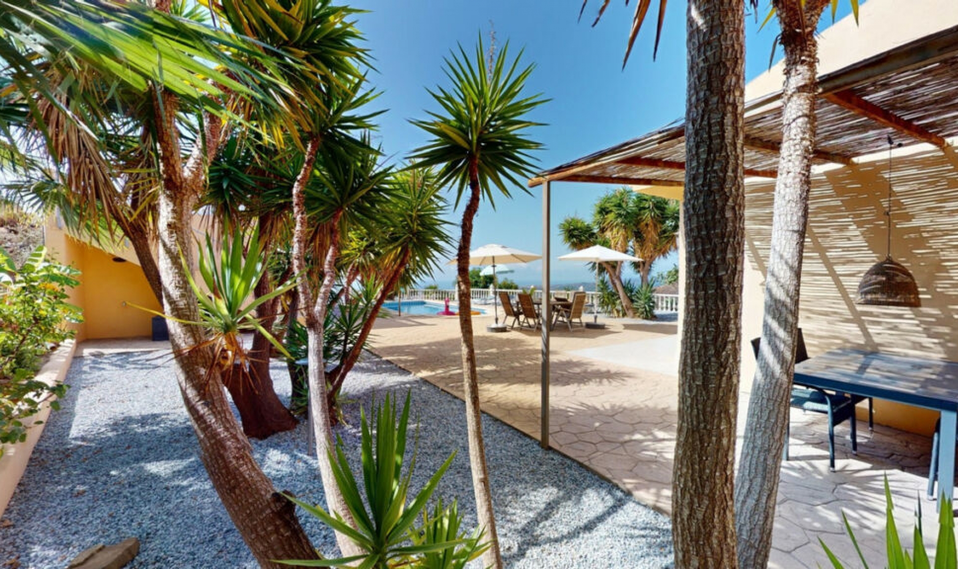 Resale - House -
Algarrobo