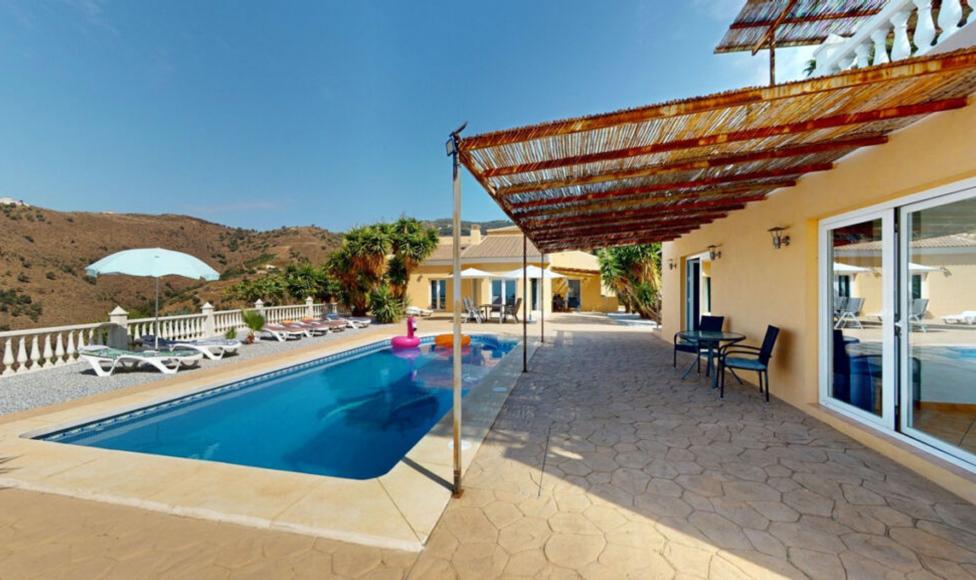 Resale - House -
Algarrobo