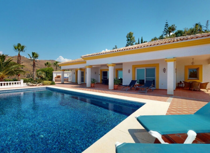 Resale - House -
Algarrobo