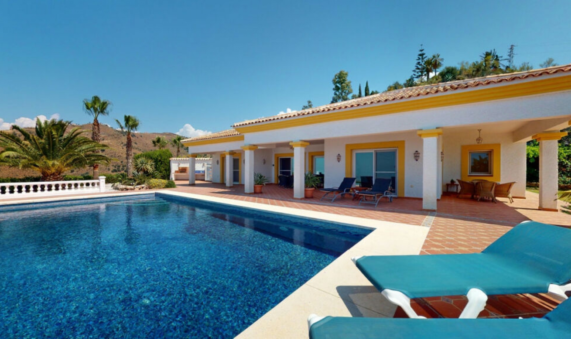Resale - House -
Algarrobo