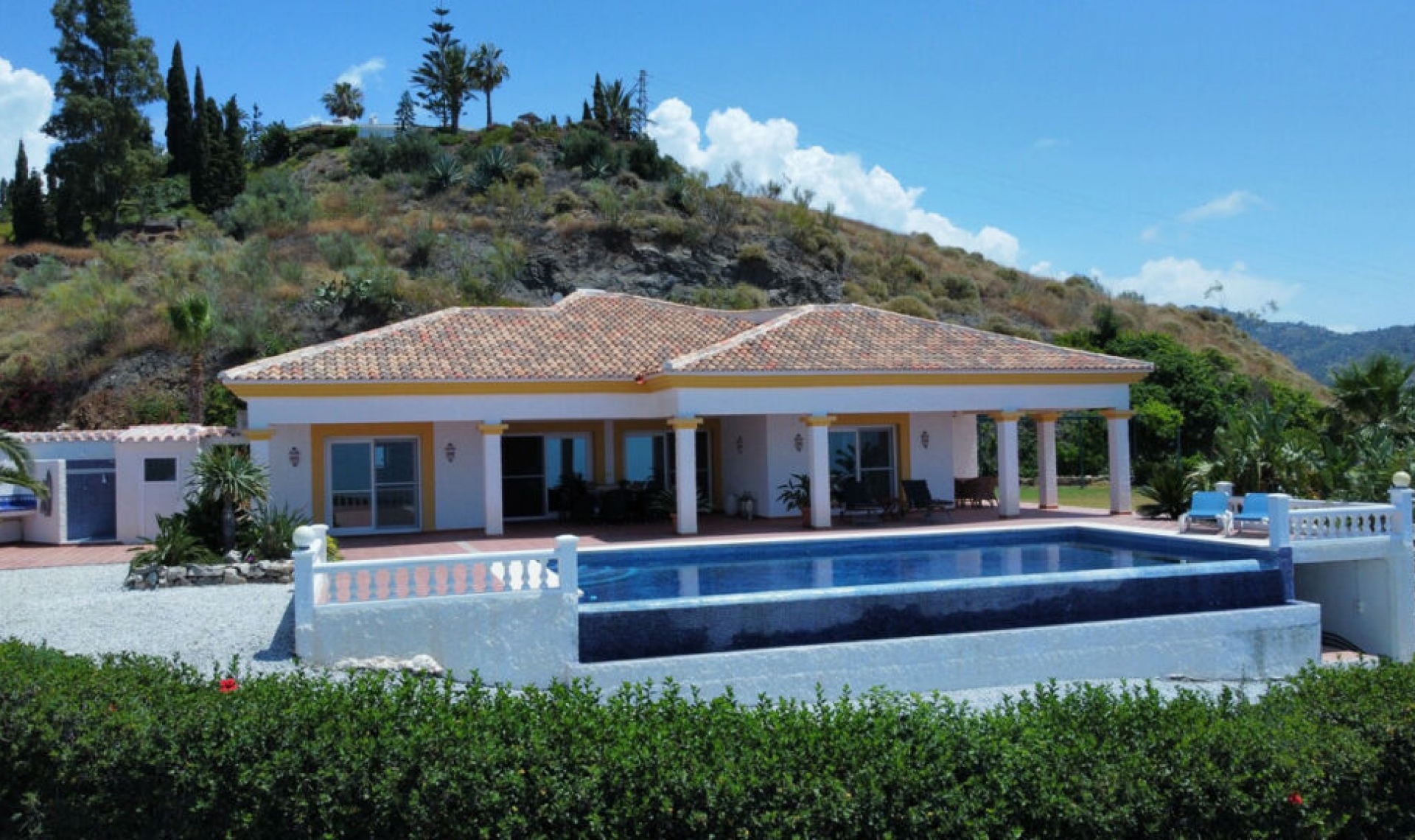 Resale - House -
Algarrobo