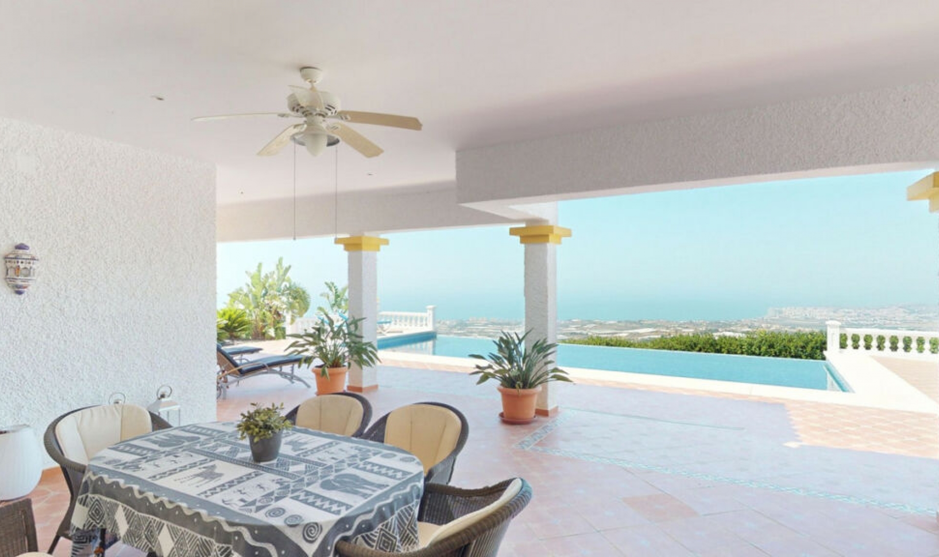 Resale - House -
Algarrobo