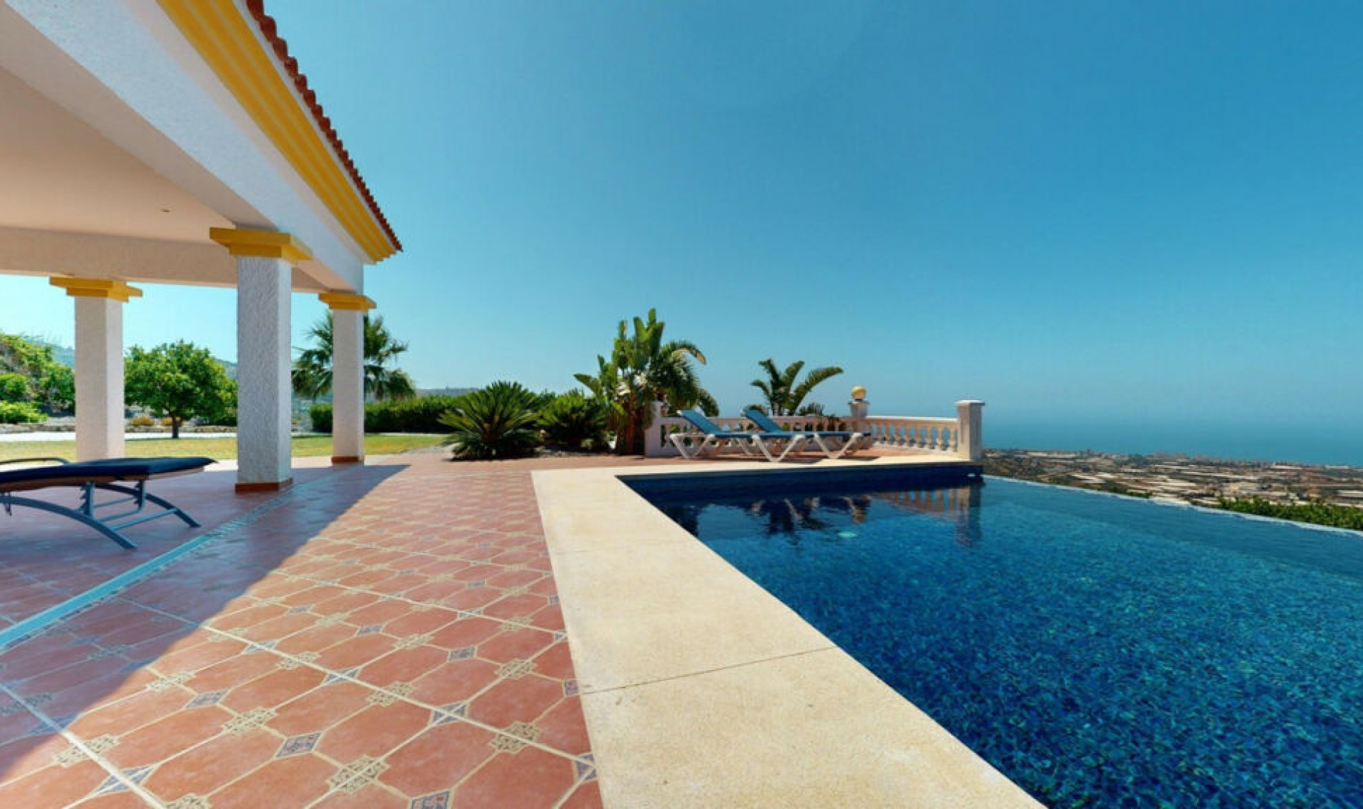 Resale - House -
Algarrobo