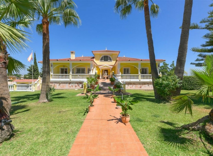 Resale - House -
Alhaurín de la Torre