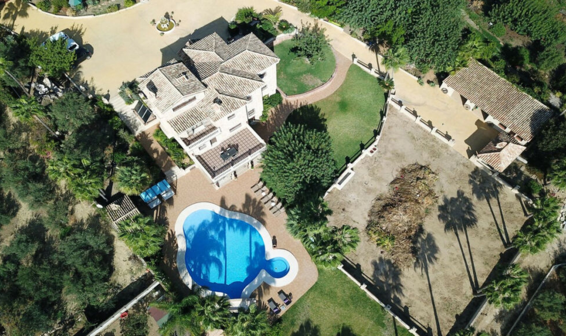 Resale - House -
Alhaurín de la Torre