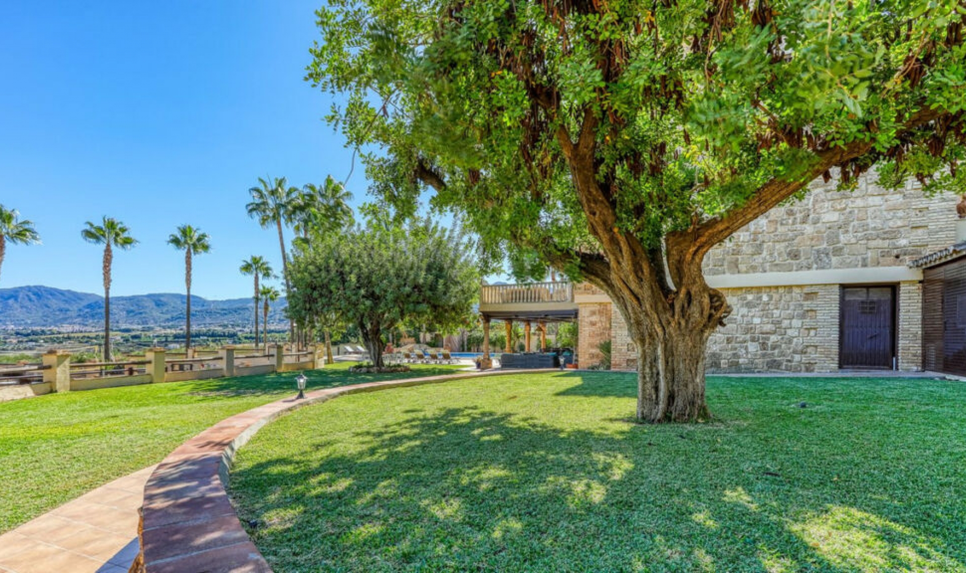 Resale - House -
Alhaurín de la Torre