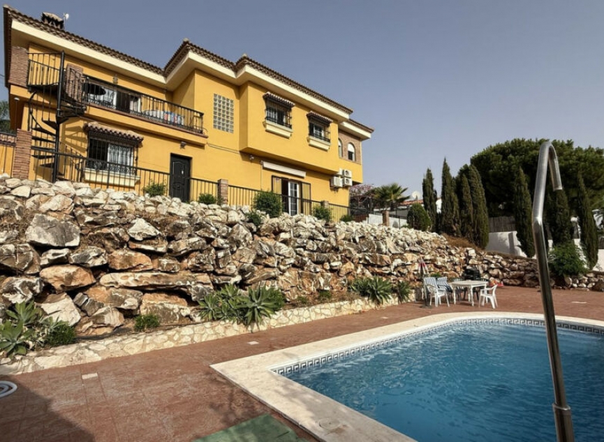 Resale - House -
Alhaurín de la Torre