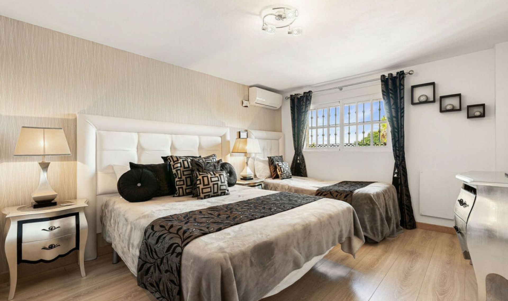 Resale - House -
Alhaurín de la Torre