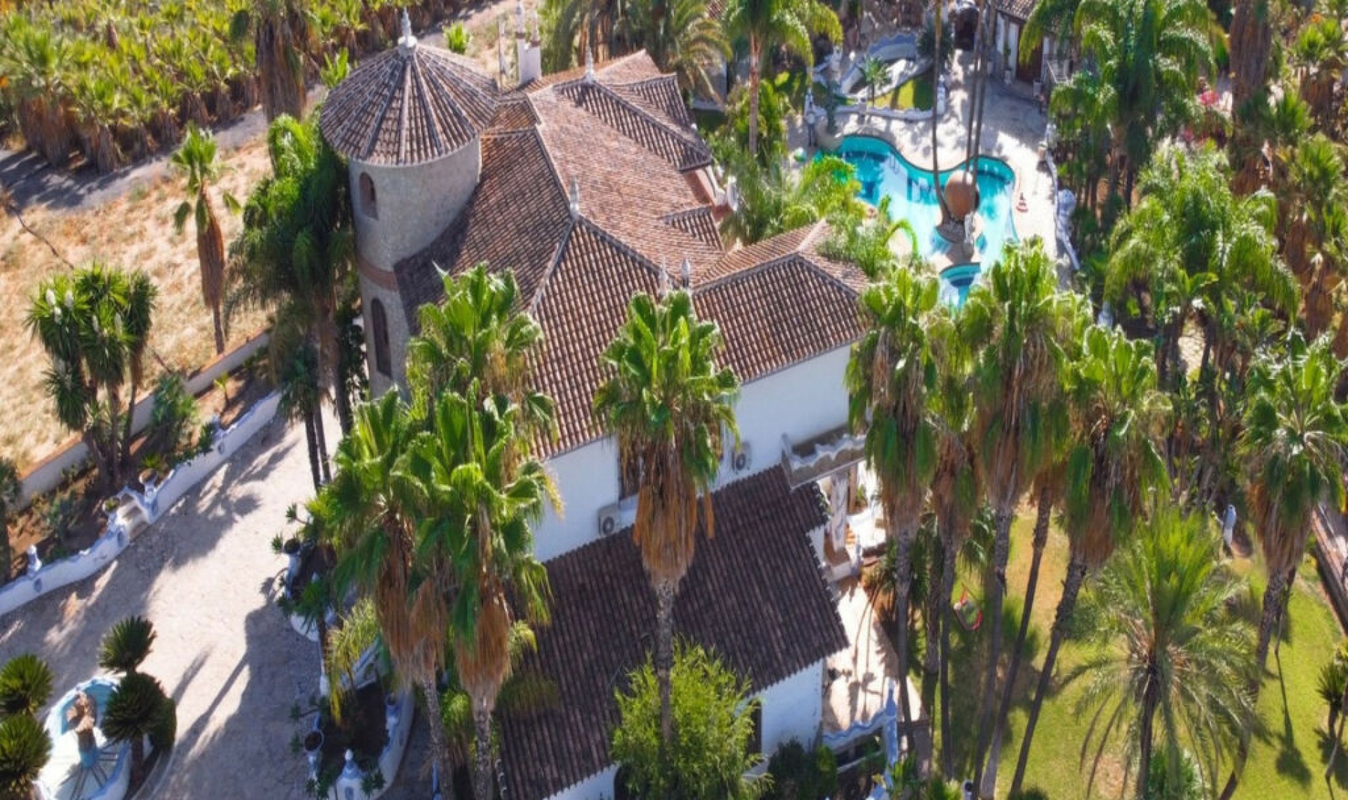 Resale - House -
Alhaurín el Grande