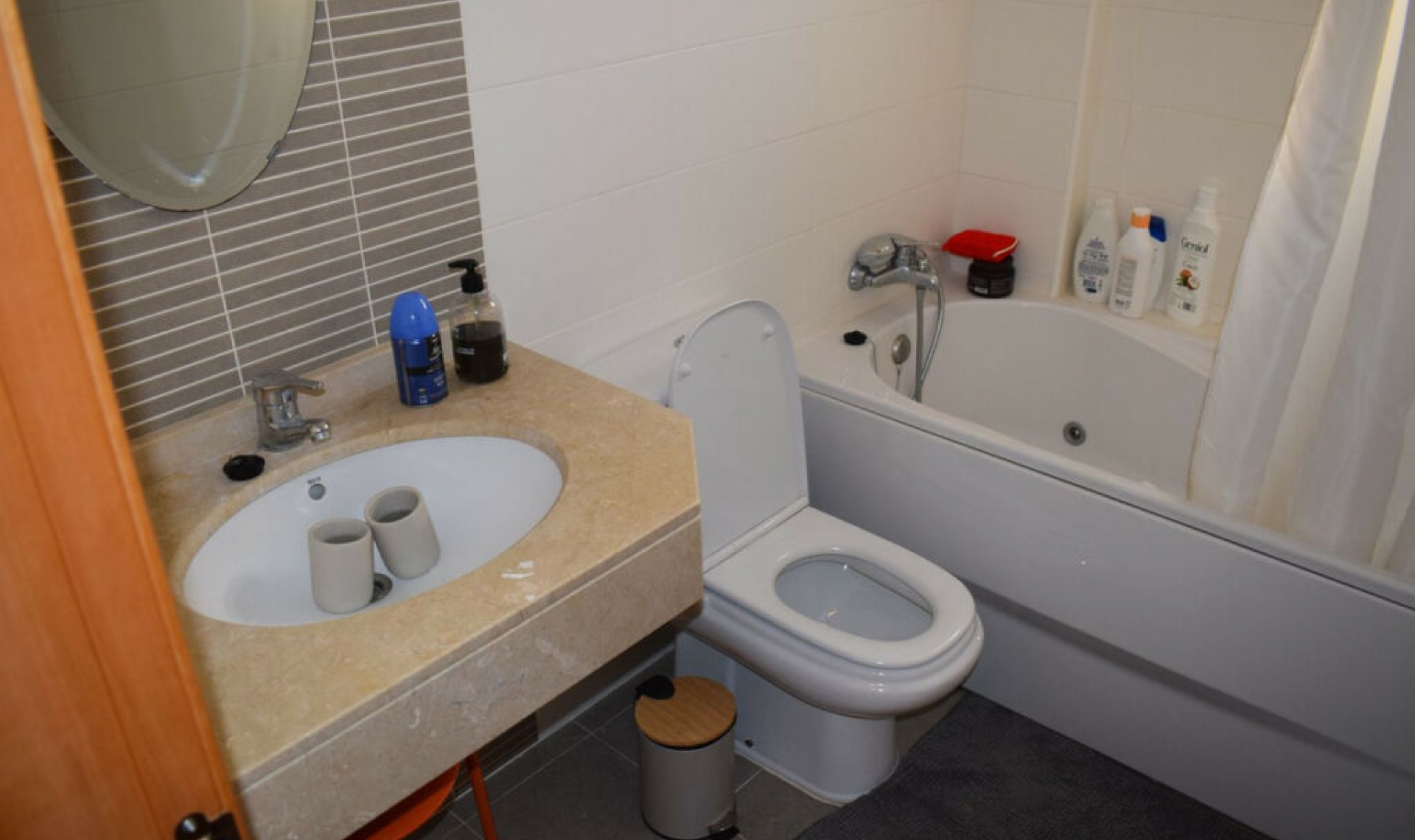 Resale - House -
Almayate