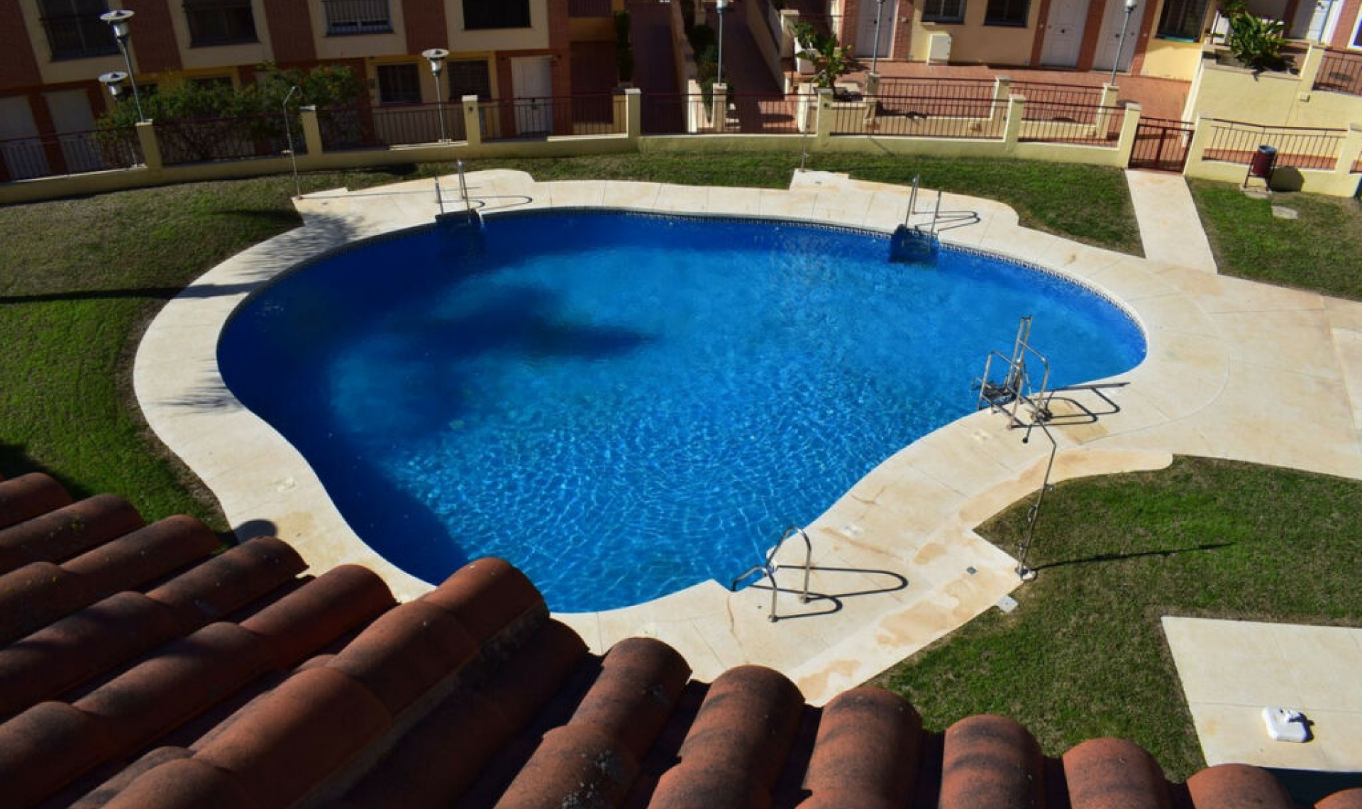 Resale - House -
Almayate