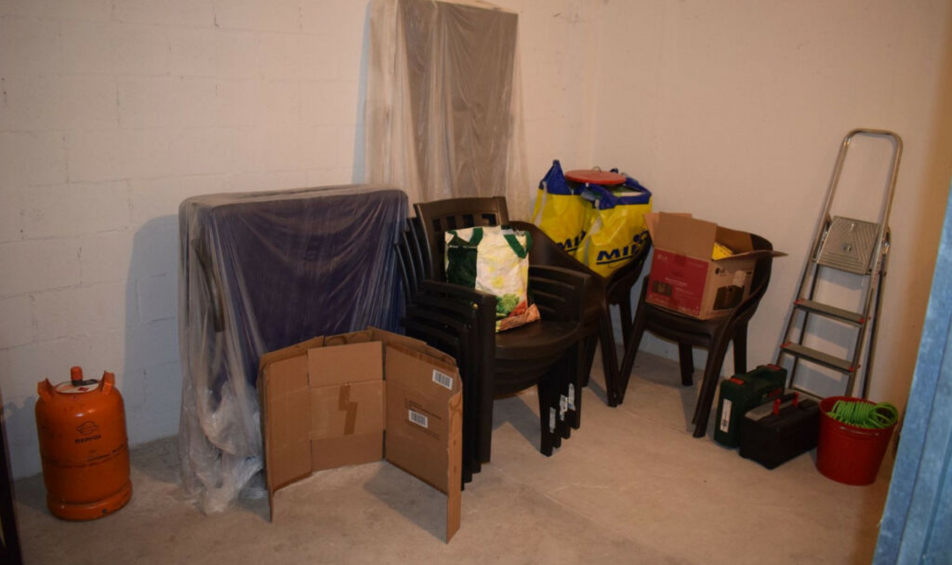 Resale - House -
Almayate