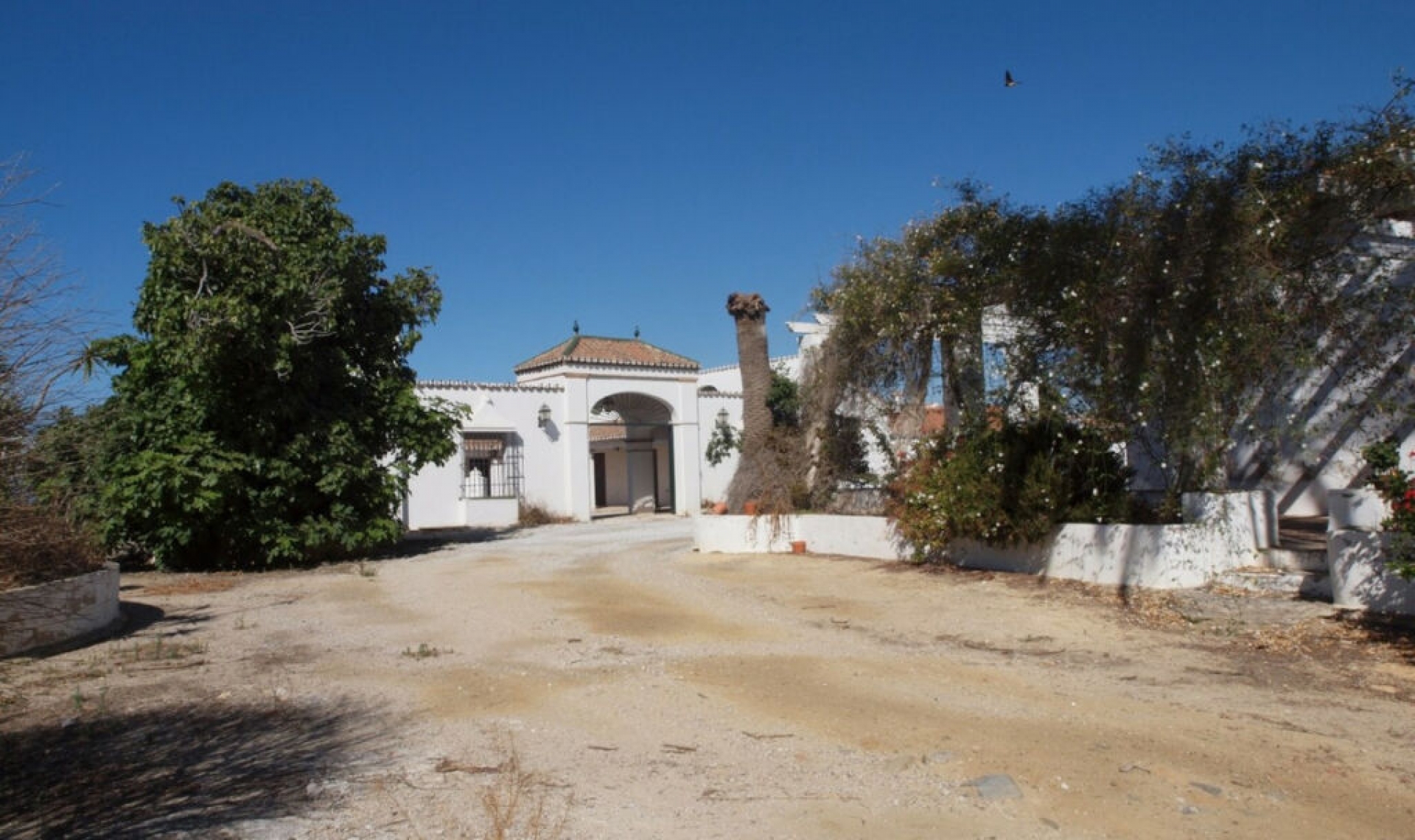 Resale - House -
Almayate