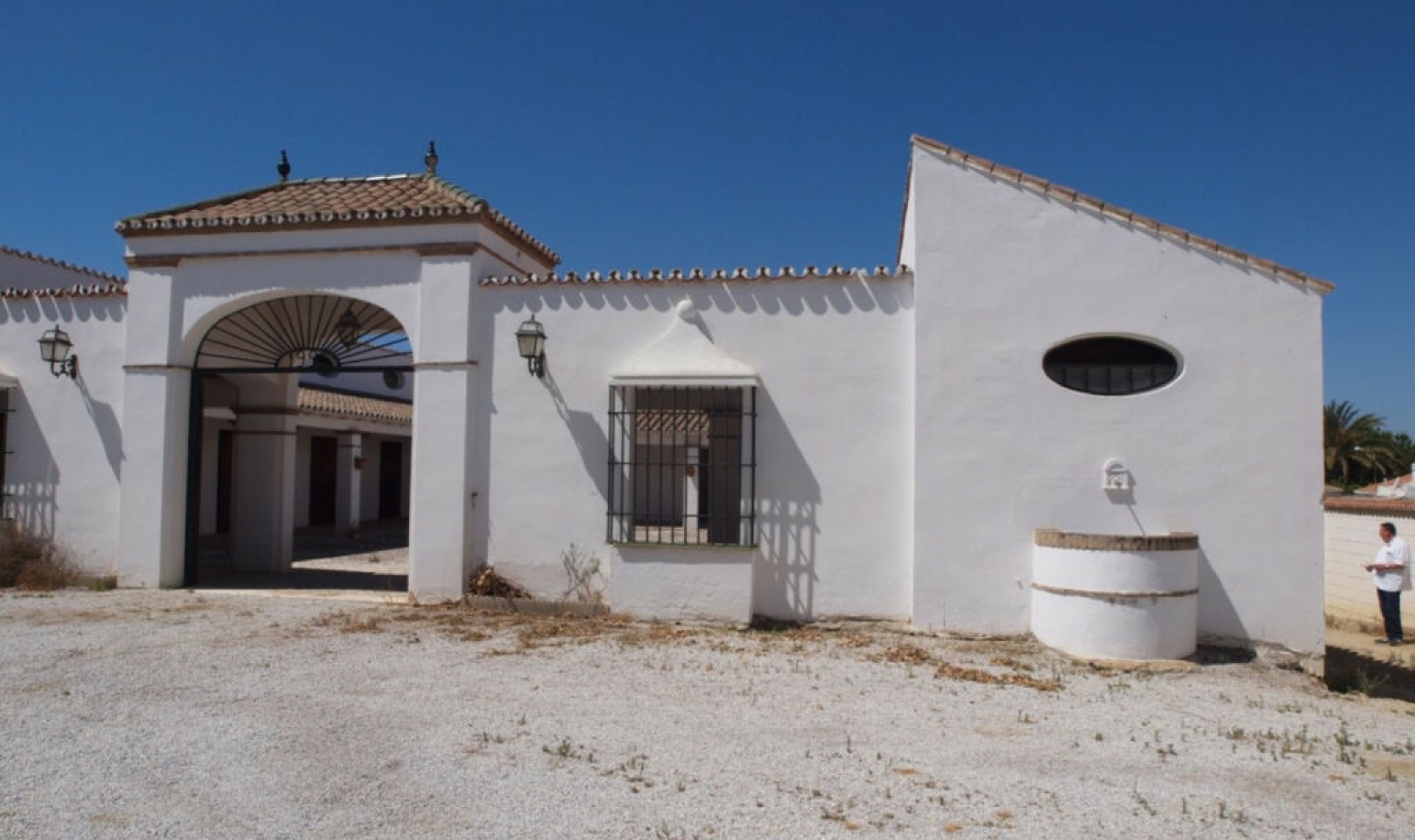 Resale - House -
Almayate