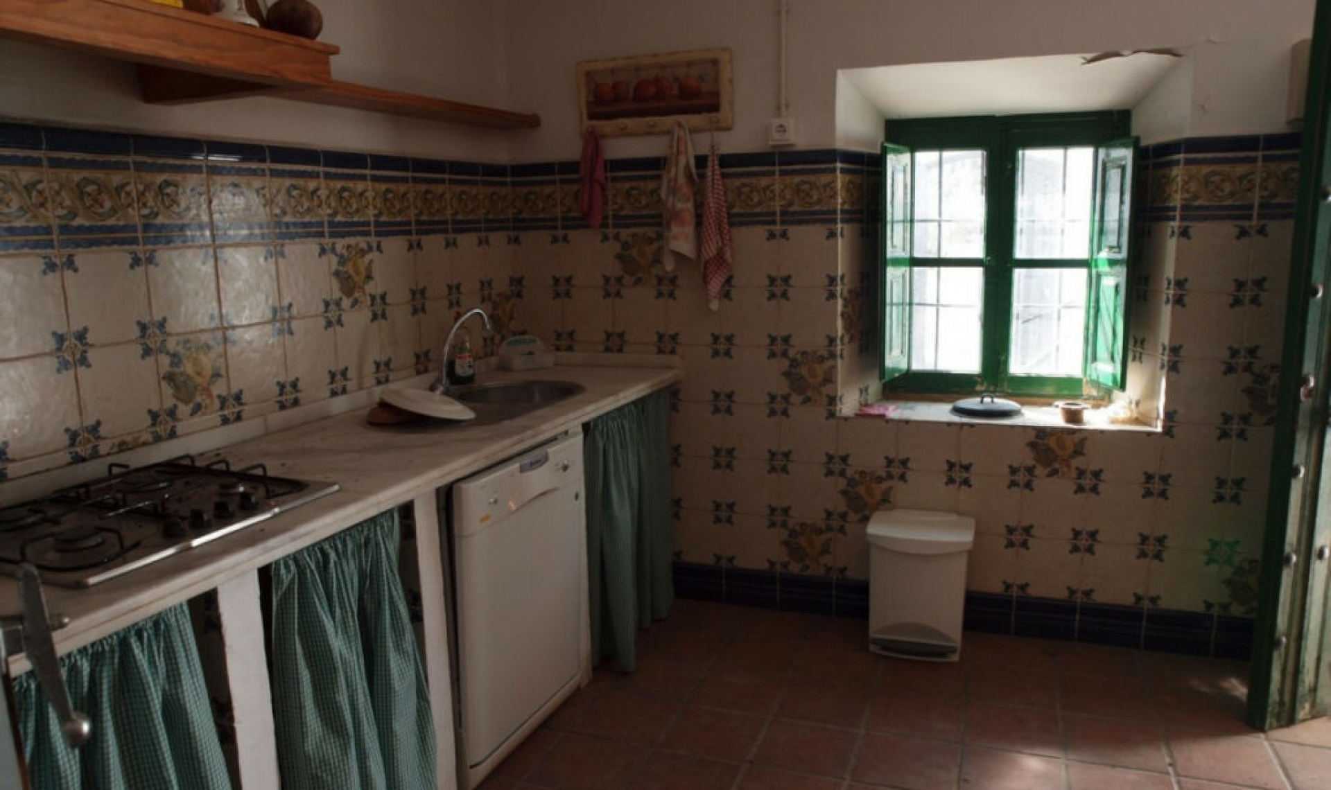 Resale - House -
Almayate