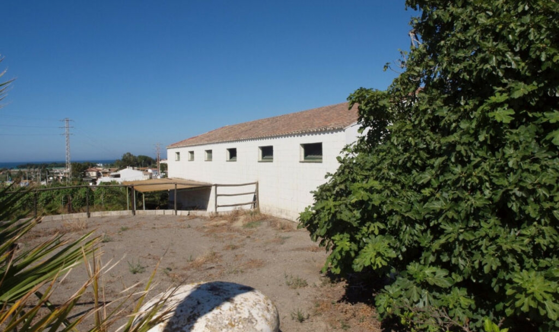 Resale - House -
Almayate