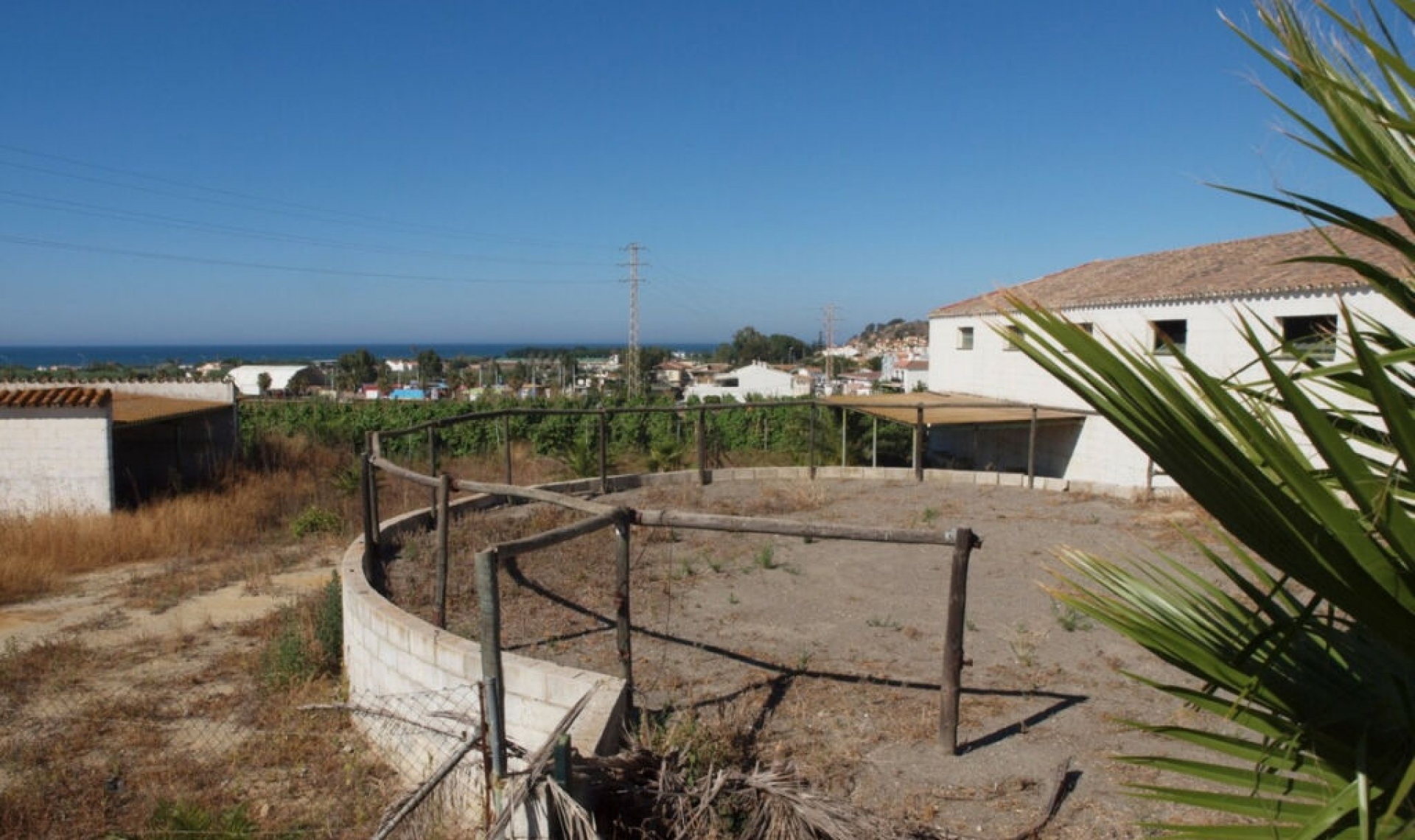 Resale - House -
Almayate
