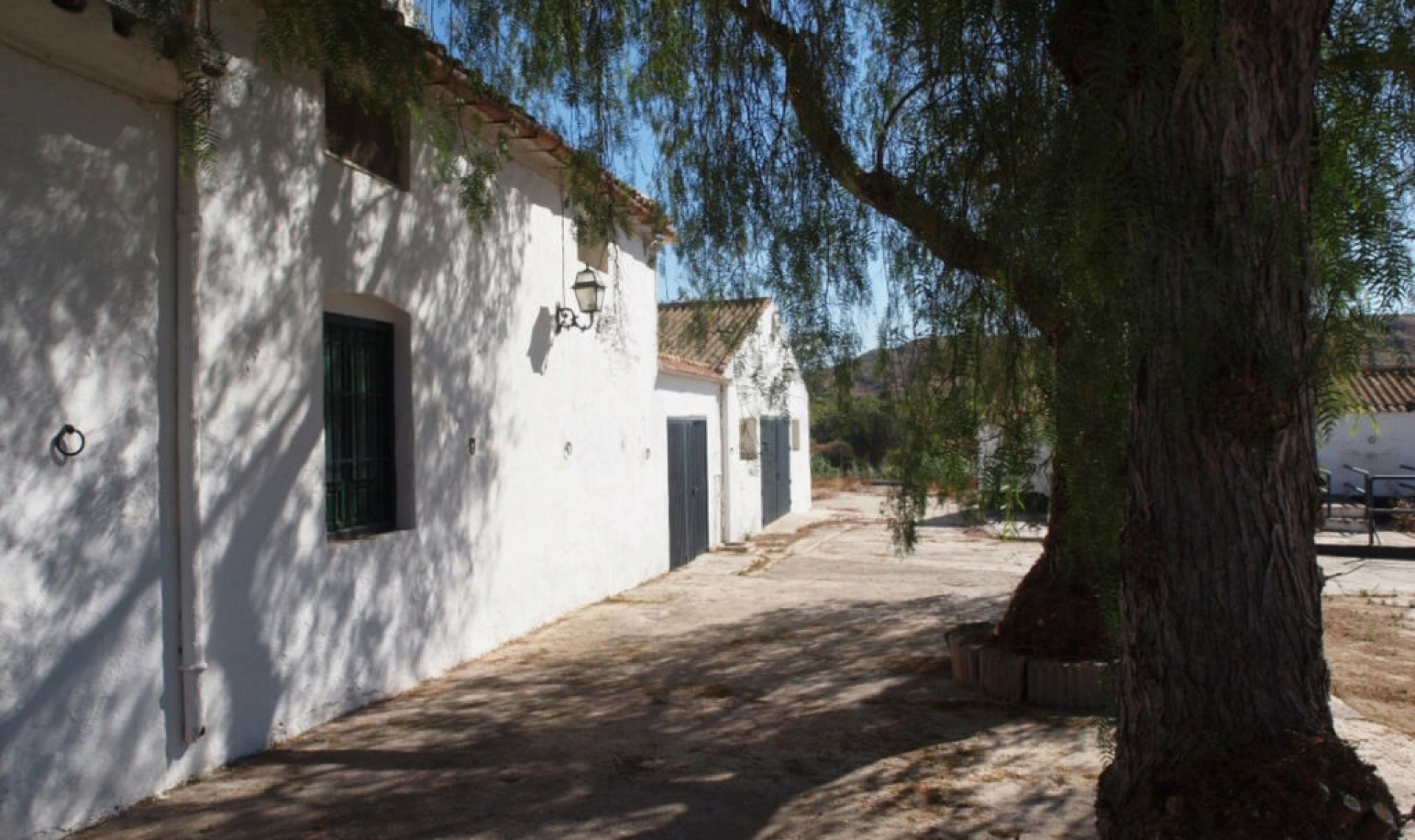 Resale - House -
Almayate